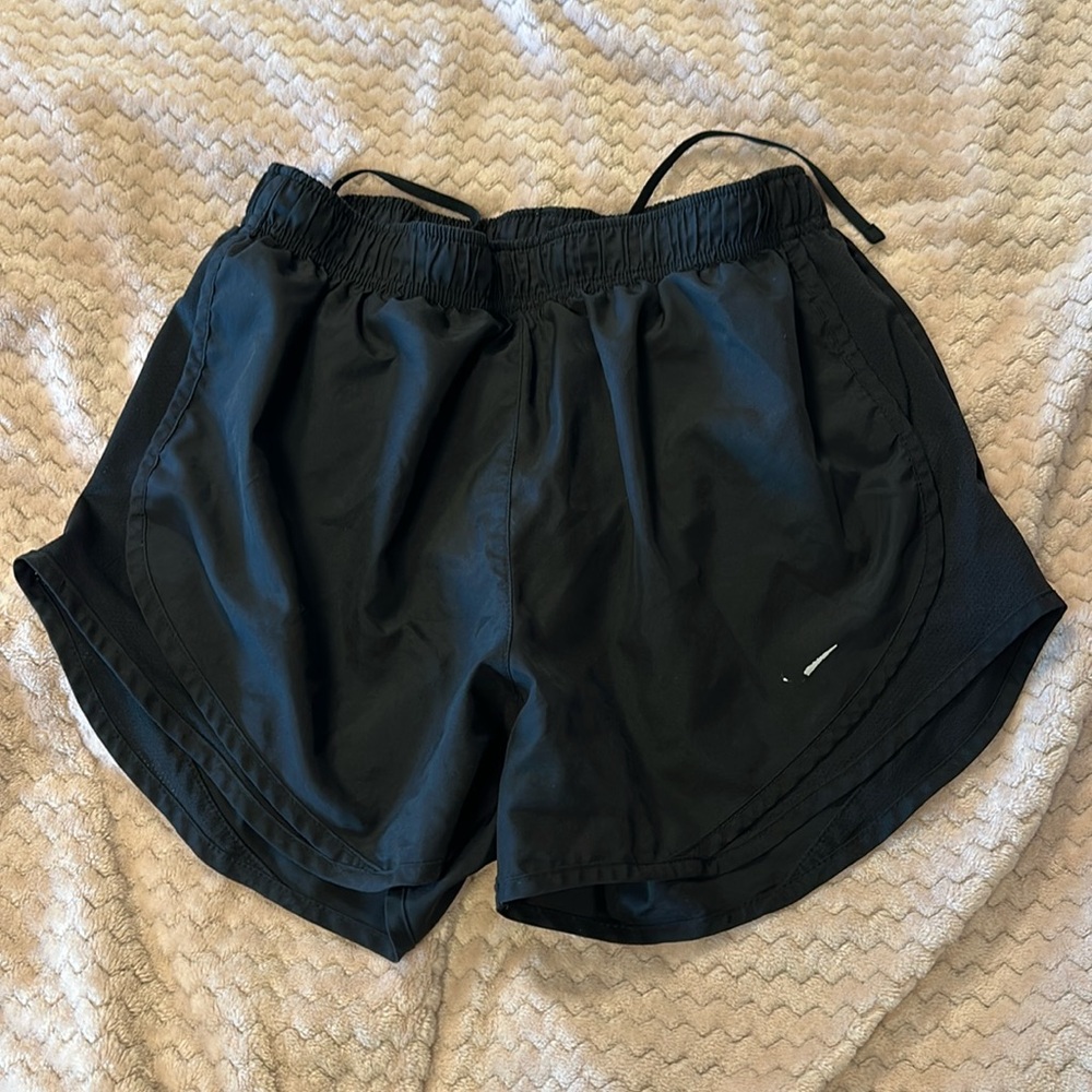 nike dry fit shorts size medium